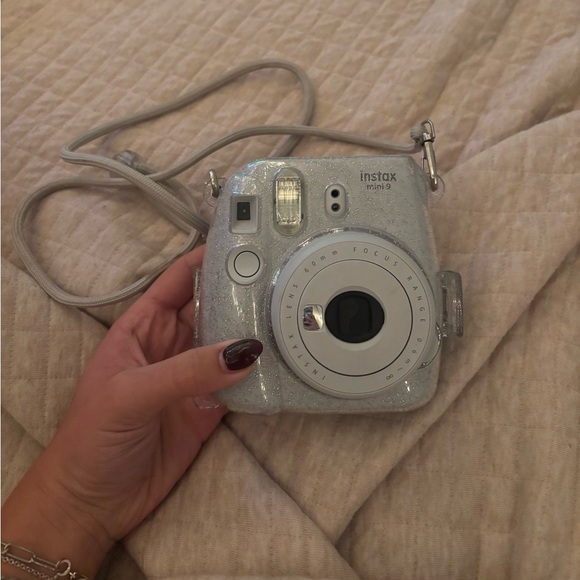 Fuji Instax Mini 9 Fujifilm Instant Film Camera (comes with case)